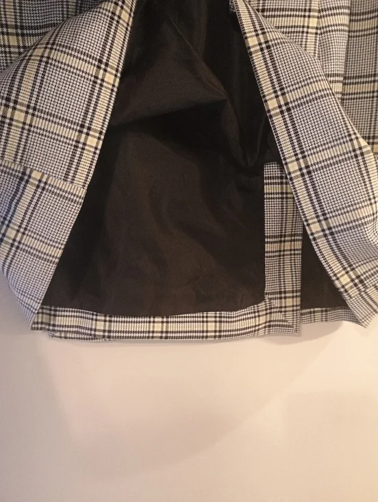 Y2k 90s Style Divided H&M Plaid Double-Breasted Mini Skirt in Black and White - Picture 4 of 8
